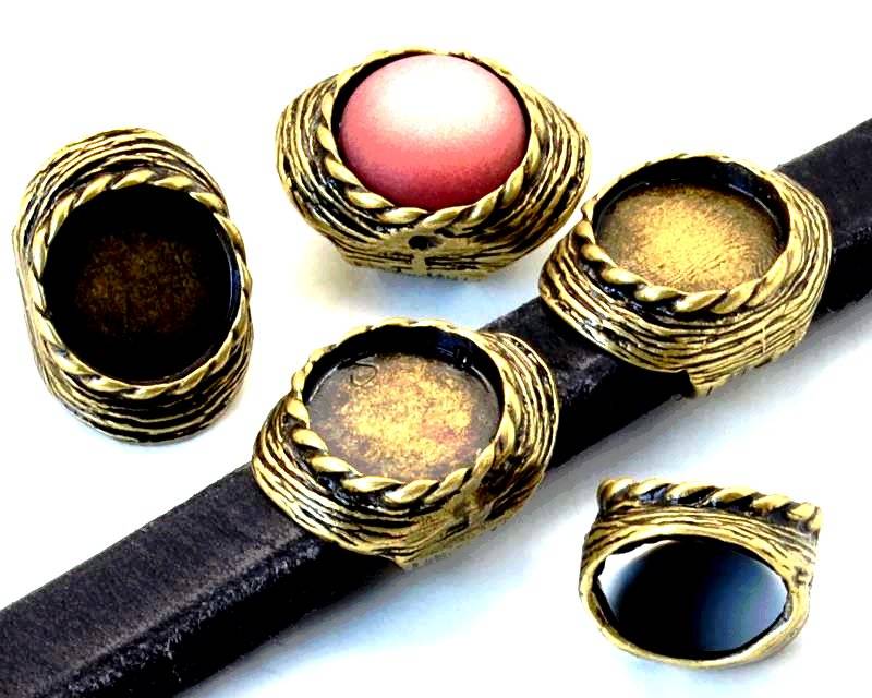 Zamak. Regaliz. Inn. coin 12mm. Antique gold. Inn.11x7mm.