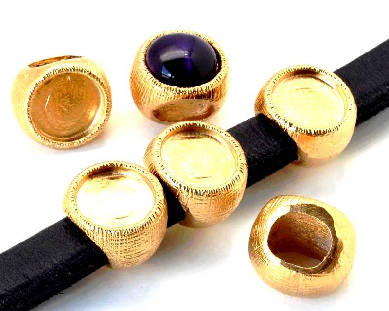 Zamak. Regaliz. Inn. coin 12mm. Gold. Inn.9.8x7mm.