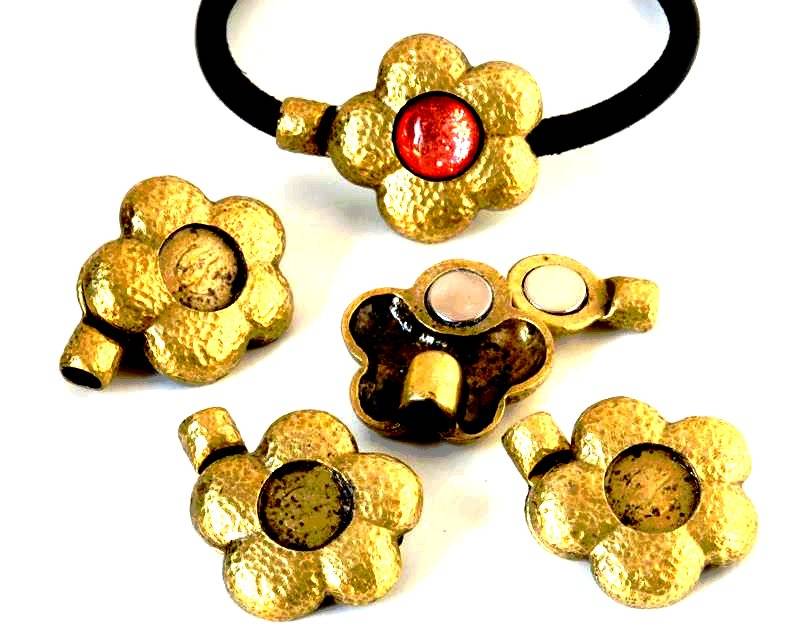Zamak.Magnetic clasp.No stone.39x30mm.Inn.stone12mm.AntiqueGold.Inn5mm