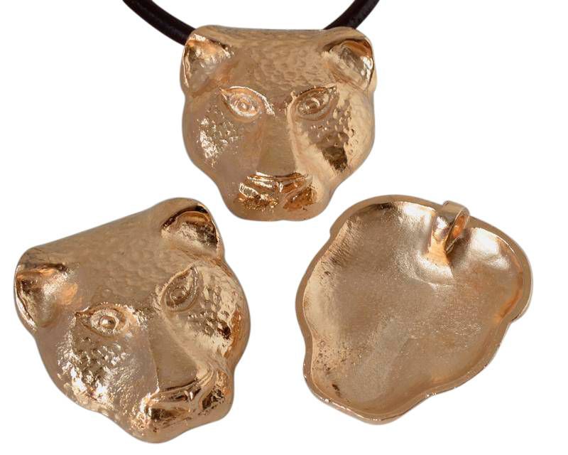 Zamak. Pendant. Panther. 44x37mm. Gold. Inn.4mm.