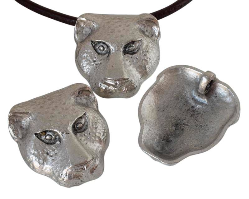 Zamak. Pendant. Panther. 44x37mm. Antique silver. Inn.4mm.