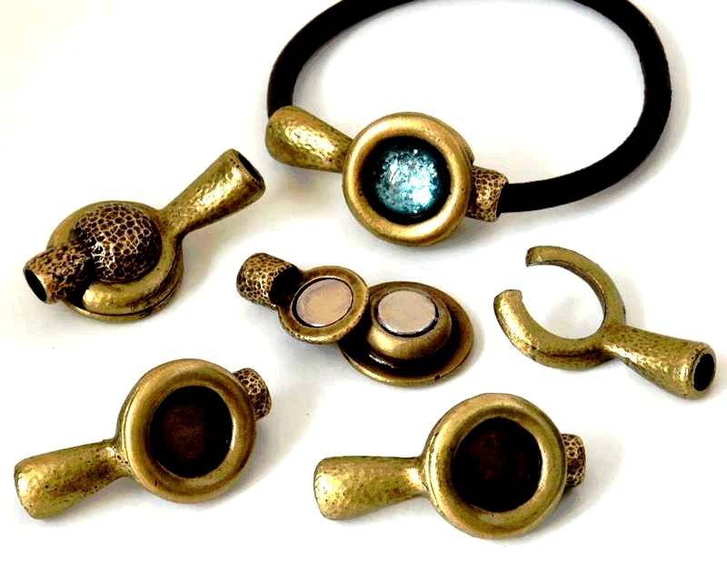 Zamak.Magnetic clasp.No stone.40x21mm.Inn.stone12mm.AntiqueGold.Inn5mm