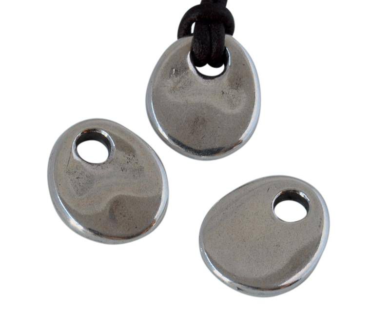 Zamak pendant. 13x11mm oval. Silver. Inn.2.8mm