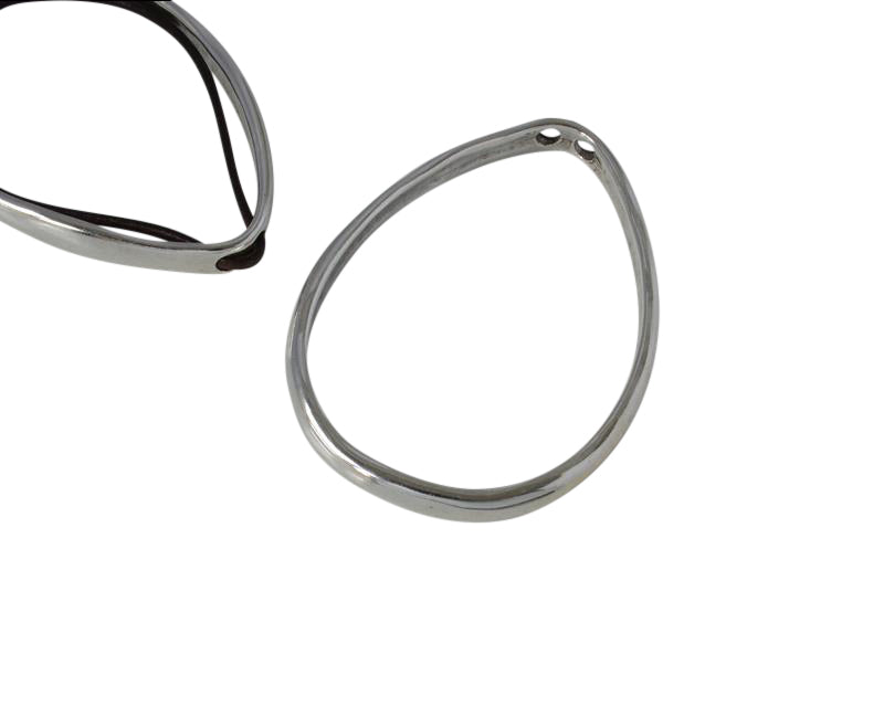 Zamak oval ring 82x57mm. Two holes. Silver. Inn. 3.5mm.