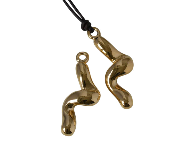 Zamak pendant 41x17mm. 18Kt Gold plated. Inn. 3mm.
