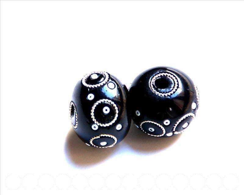 Resin. Rondelle, 23x16mm. Black. Inn. 3.5mm. app. 2 Ud.