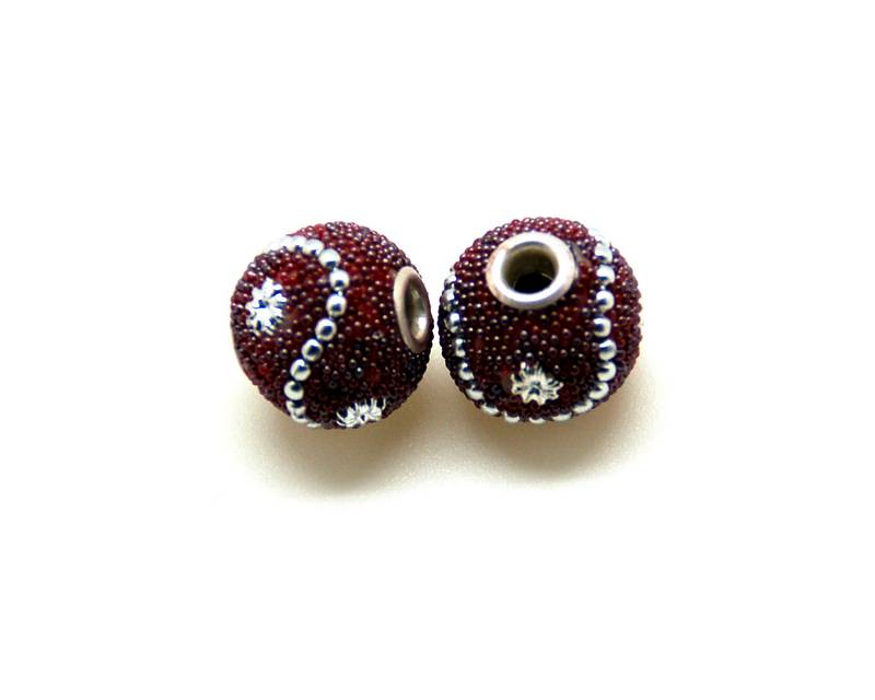 Resin. Round. 13mm. maroon. Inn.3mm. Approx.