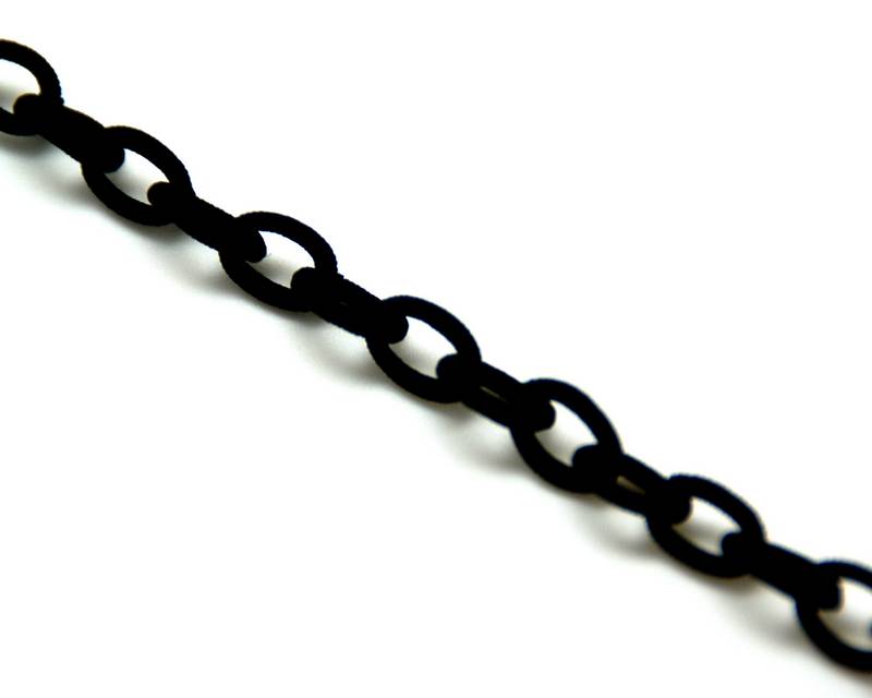 Silk chain. 6.8x10x,2mm. Black. 85 cm.