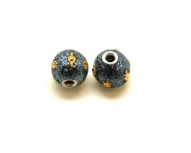 Resin. Round. 13mm. Silver color. Inn.3mm. approx.