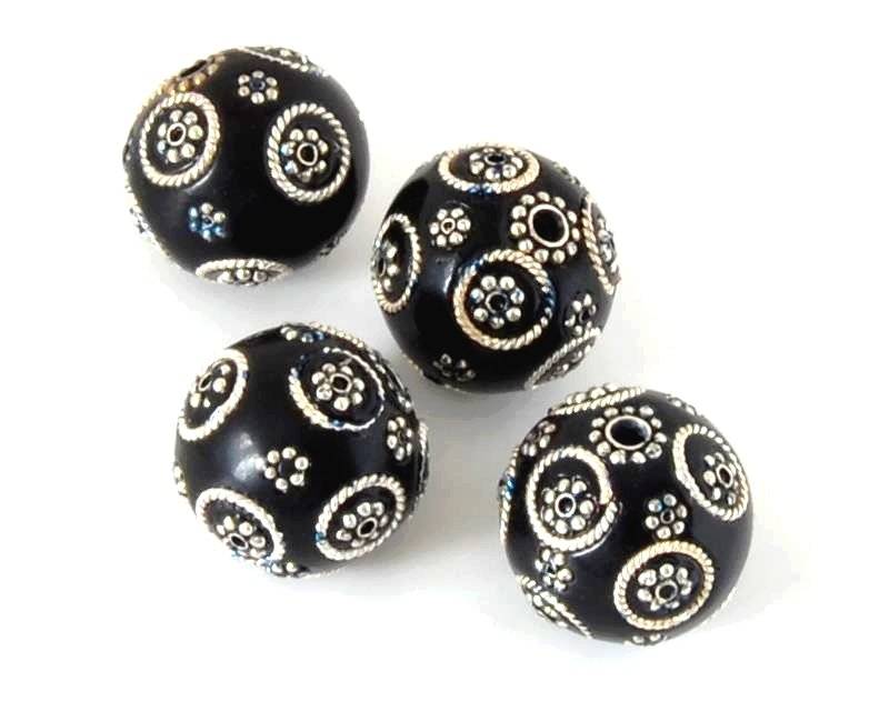Resin/Metal. Round. 20mm. Black-silver. Inn.1.5-2.5mm.approx.