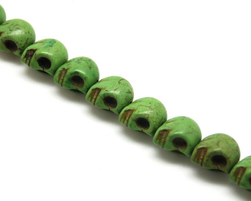 Magnesite. Skull. 14x18mm. Green. Inn. 1mm. approx. 21 PCs.