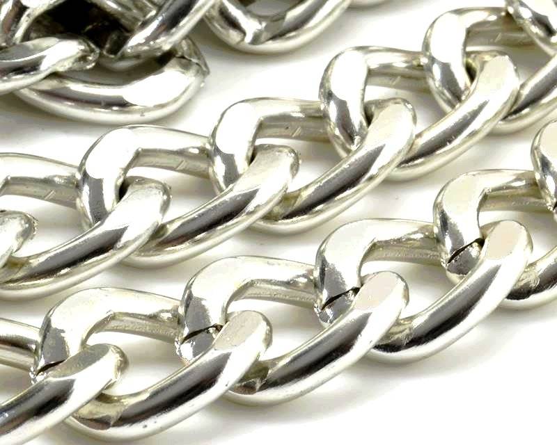 Aluminium. Chain. 21.5x15x3.9mm. Silver color.