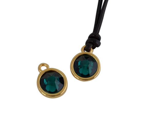 Swarovski and metal pendant coin 9x5x9.5mm. Gold-Emerald. Inn1.8mm