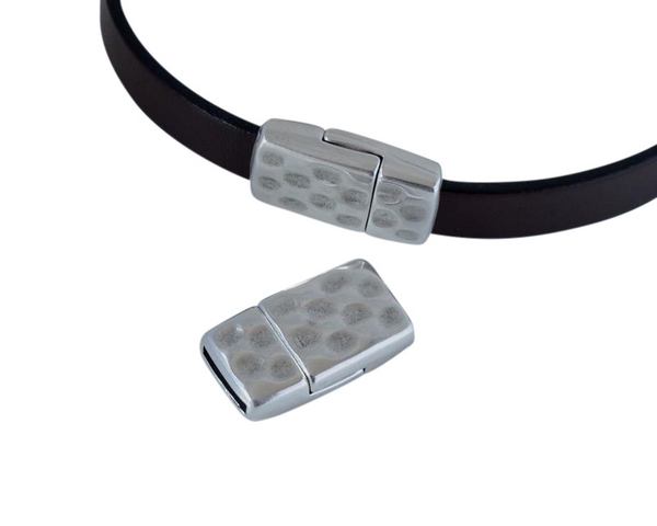 Zamak. Magnetic Clasp. Hammered. 24x14mm. Silver Color. Inn.10x2mm.