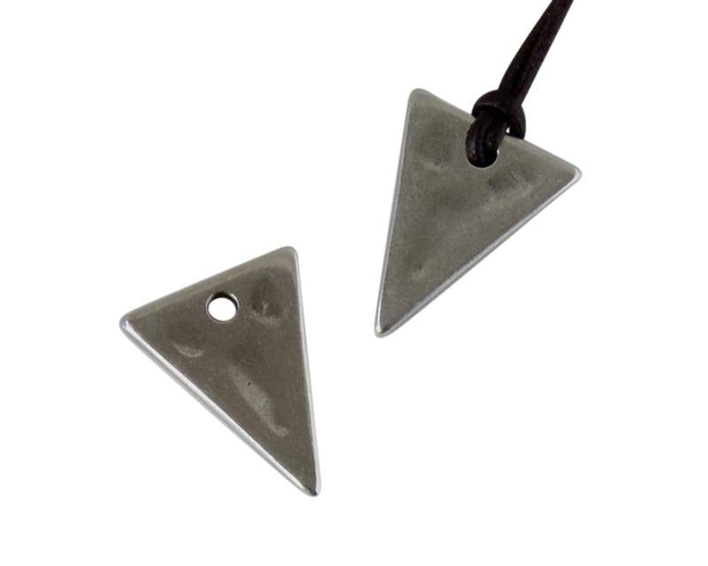 Metal pendant Zamak triangule 20x15mm. Silver. Inn.2mm