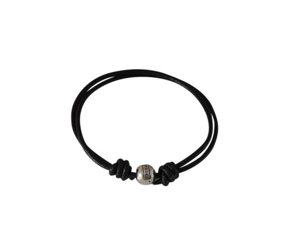Paddle bracelet with 2mm leather and adjustable. Black. Best Quality