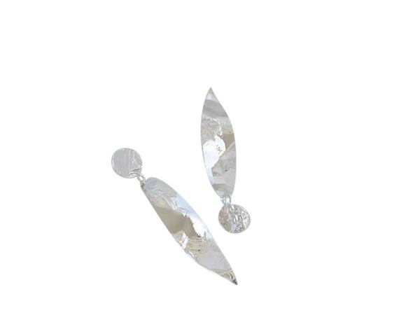 Leaf earrings Brass 46x11mm. Shiny Silver. Top Quality